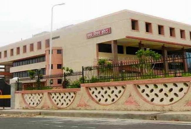 इस साल 55 कर्मचारी रिटायर, भर्तियां न होने से महत्वपूर्ण विभागों में भी संकट