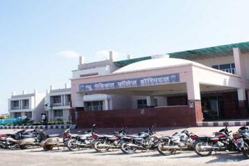 मरीज को आईसीयू की जरूरत, पैसे नहीं थे तो जनरल वार्ड में किया शिफ्ट