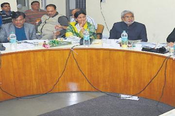 सीवरेज प्रोजेक्ट का काम नहीं कर पा रही है तो कंपनी को ब्लैक लिस्ट कर दो