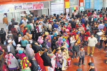 नए हॉस्पिटल में कहासुनी के बाद, संविदाकर्मियों ने बंद किया काम