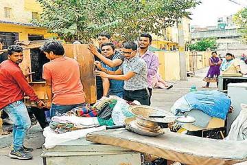 निगम ने अपनी कॉलोनी से कब्जे हटाकर खाली करवाए 13 मकान