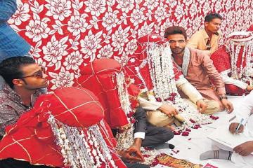 1 लाख लोगों की मौजूदगी में 256 जोड़े बने हमराह, ली बेटी बचाने की शपथ