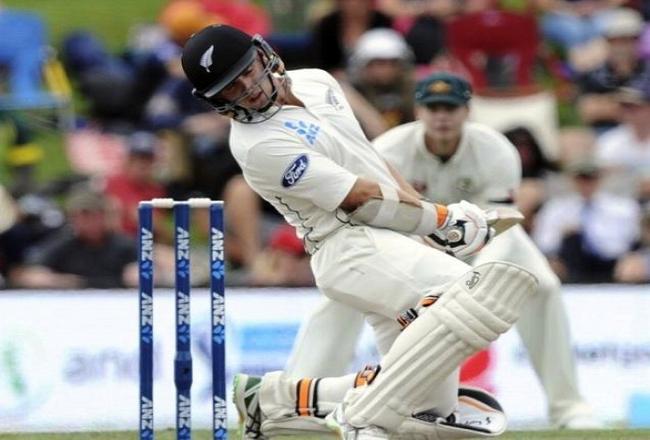 Scuffed ball downplayed as Australia push for win