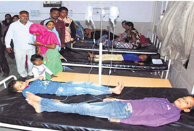 बादाम समझ खा गए रतनजोत के बीज, 13 बच्चे पहुंचे अस्पताल