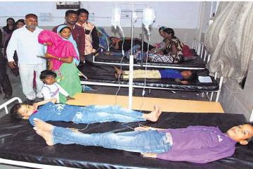 बादाम समझ खा गए रतनजोत के बीज, 13 बच्चे पहुंचे अस्पताल