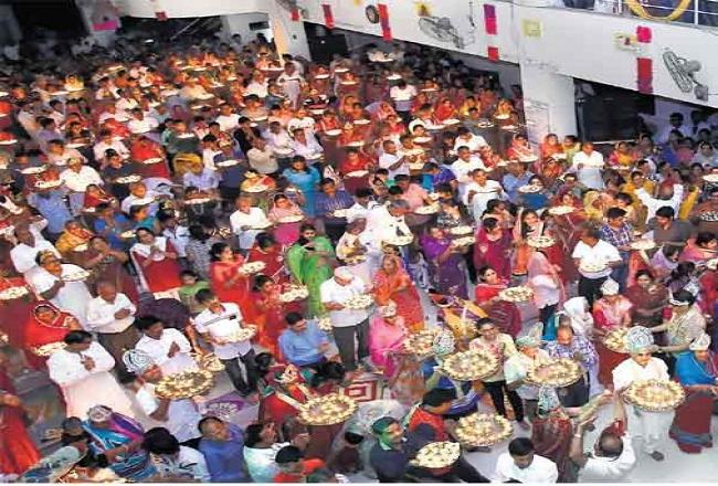 5001 दीपों से हुई महाआरती, गूंजते रहे महावीर भगवान के जयकारे