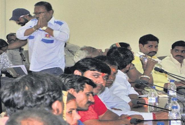 समिति में रखे बिना मेयर ने दी निर्माण स्वीकृति, उपायुक्त के रोकने पर विवाद