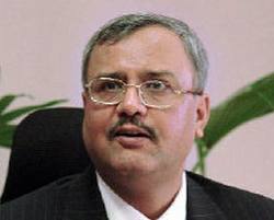 Finance ministry babu 'funds' his next job