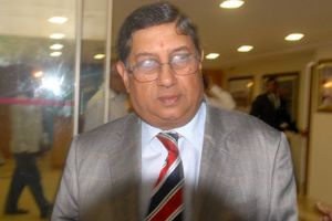 Srinivasan to take over BCCI reins from Manohar on Monday
