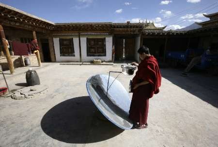 Tibetan monk burns himself to death
